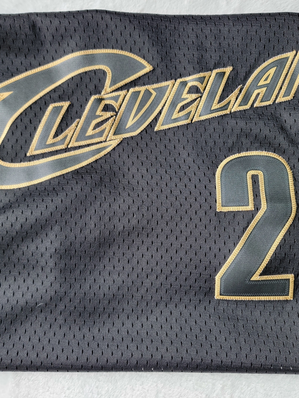 RARE ! Adidas CAVS Lebron JAMES #23 Black Gold Jersey - Picture 16 of 16